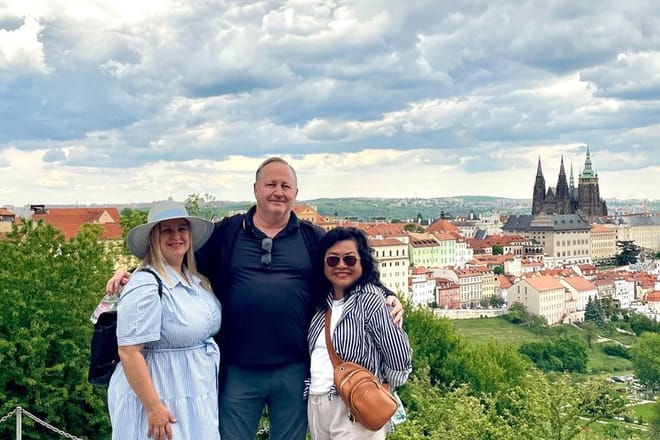 Prague DeLuxe Tour: Views, Hidden Gems, Tastings & River Cruise