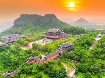 Day Trip from Hanoi to Ninh Binh: Hoa Lu, Trang An, Mua Cave