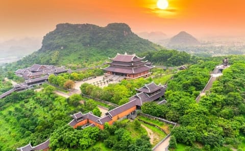 Day Trip from Hanoi to Ninh Binh: Hoa Lu, Trang An, Mua Cave