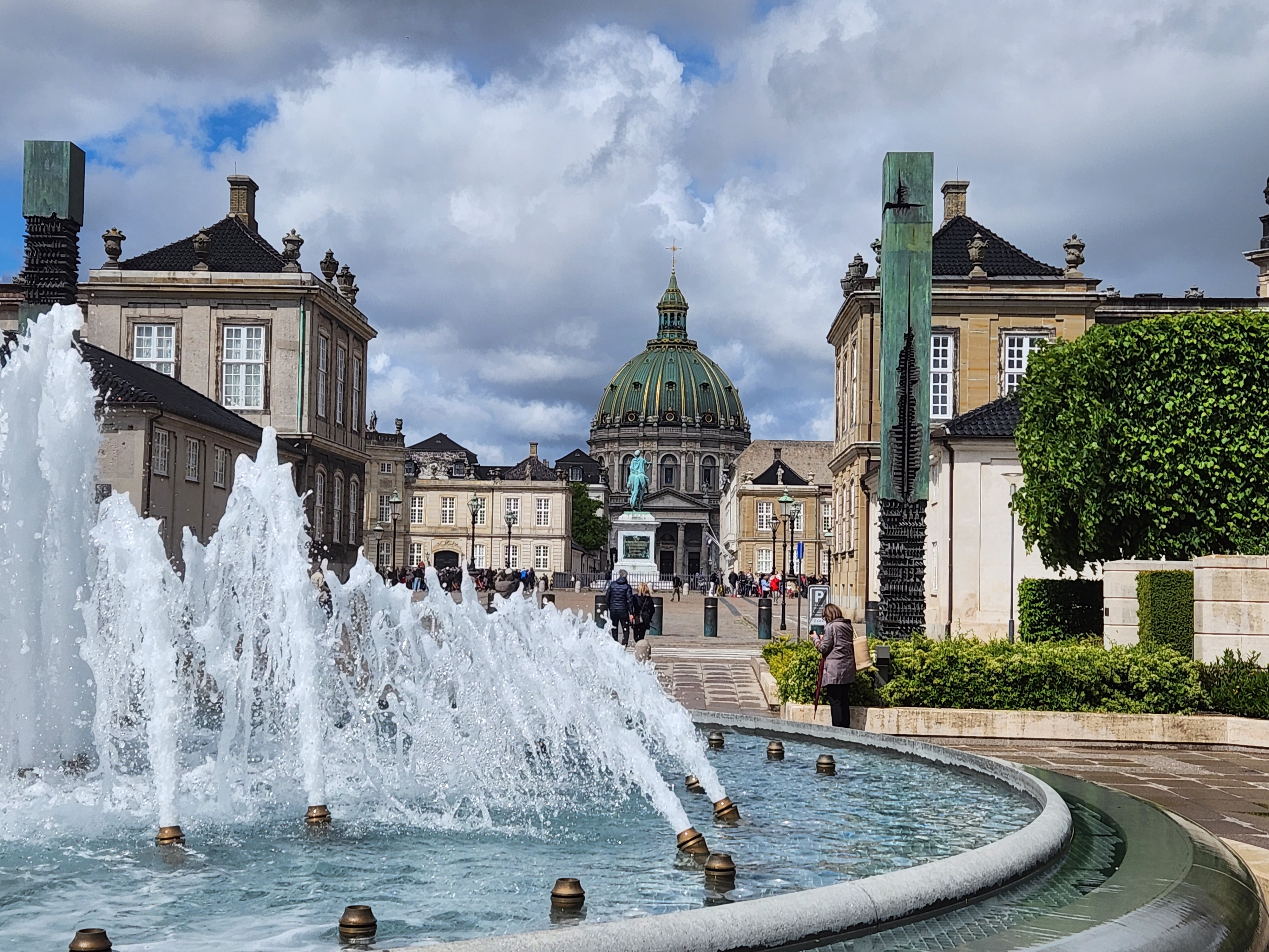 View of Amalienborg Palace and the Marble Church, with a fountain, Small walking tours, guided walking tours in Copenhagen