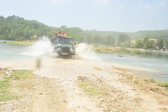 Side: Jeep Safari Adventure around Green Canyon w/Lunch