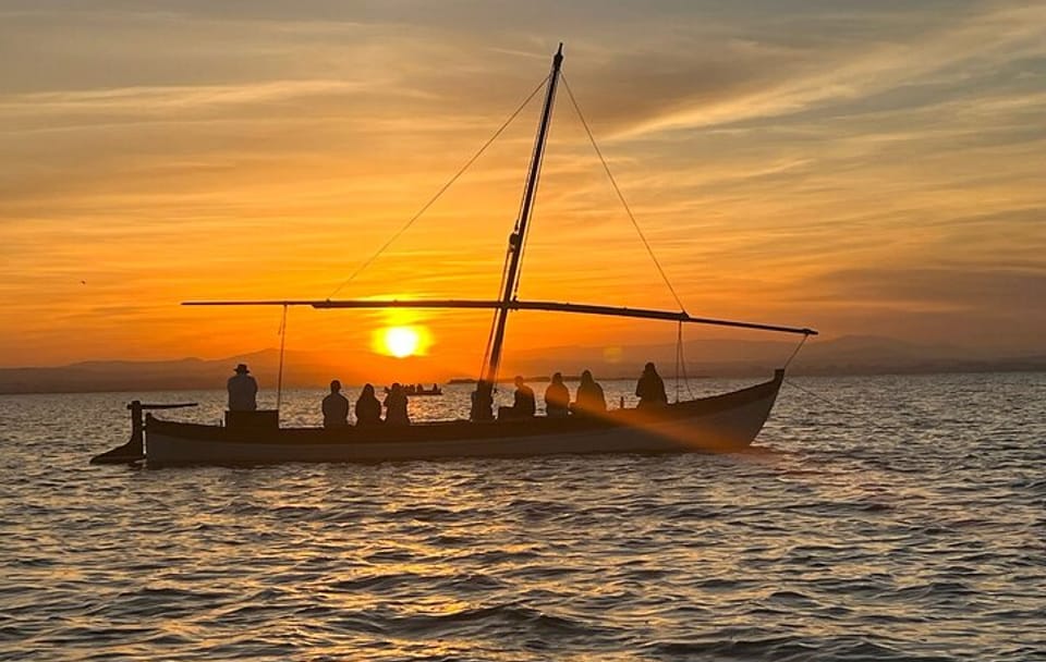 Albufera Boat Tour and Paella Meal from Valencia