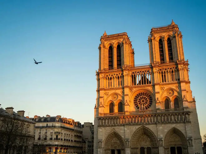 Semi Private Notre Dame Cathedral Tour with Scheduled Entry