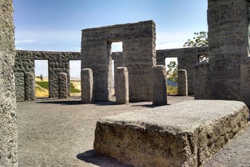 Day Tour to Stonehenge and Avebury from London