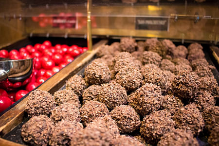 Saint-Germain-des-Prés Pastry and Chocolate Tasting Tour in Paris