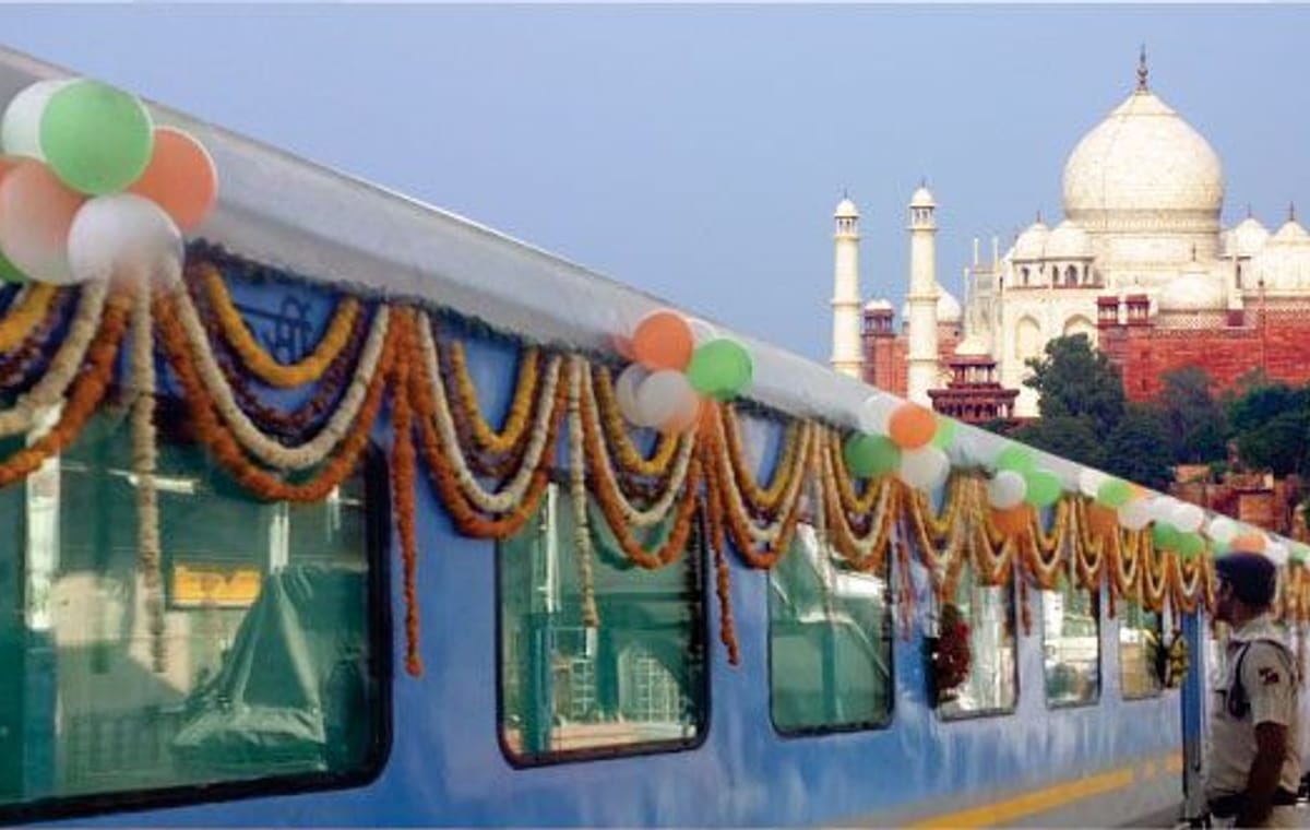 Delhi Agra day trip by Super fast Train