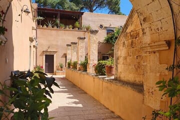 Chania Old Town Tour with Viewpoint and Wine Tasting