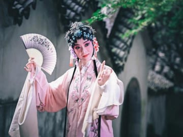 Suzhou: Kunqu Opera Performance & Backstage Experience