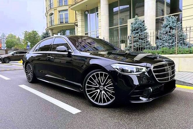 Airport Transfer: London to Gatwick Airport LGW by Luxury Car