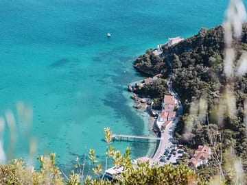 Arrábida and Sesimbra Day Trip with Wine Tasting from Lisbon
