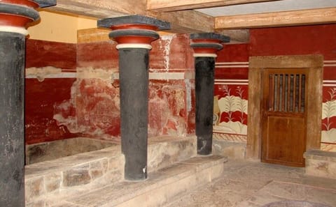 Knossos and Heraklion Day Tour from Rethimno