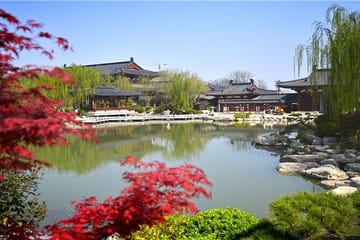 Huaqing Palace Walking Tour in Xi'an, Shaanxi