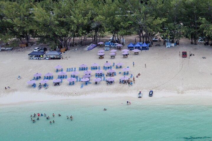 Round Trip Transportation to Cable Beach/Bahamar Resort/Breezes