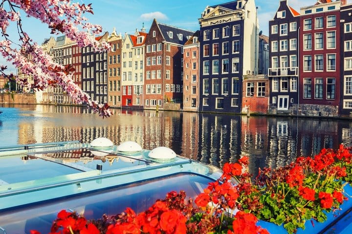 TOP Amsterdam: Private Guided Tour with your mobile 4