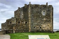 Blackness Castle , Fort William in Outlander