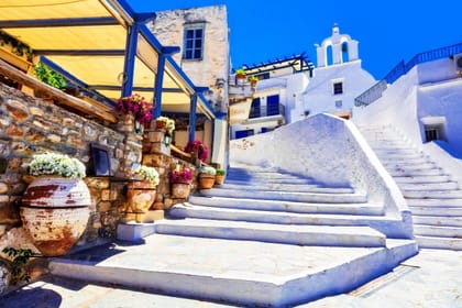 Island Hopping – Exploring the Greek Islands: Paros, Naxos & Santorini