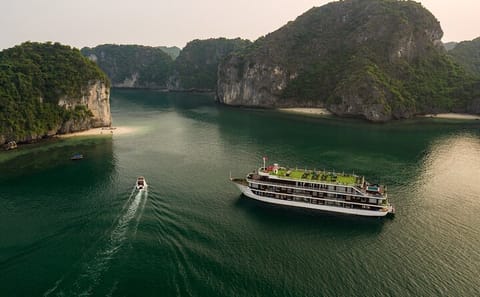 Luxury 3-Day Ninh Binh and Ha Long Bay Tour from Hanoi