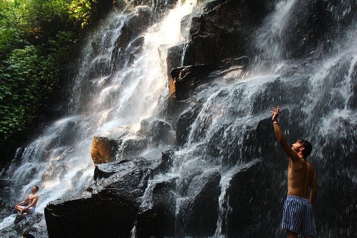 Kanto Lampo Waterfall