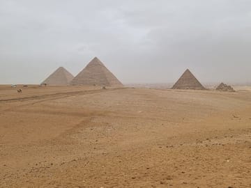 Giza Pyramids & Egyptian Museum Tour