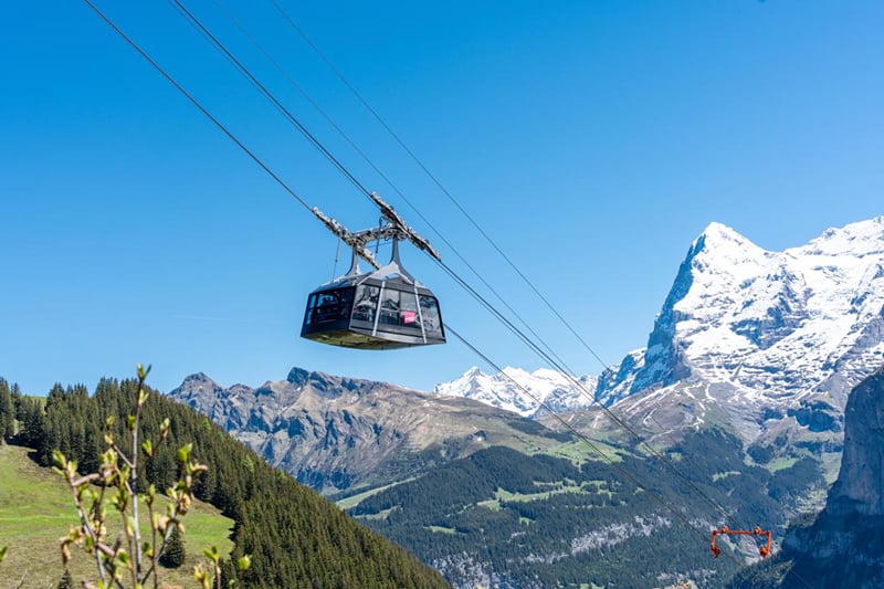 O teleférico do Schilthorn com o Eiger ao fundo.