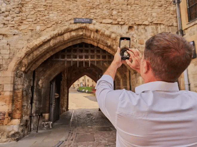 Semi Private Express Tower of London Tour with Crown Jewels