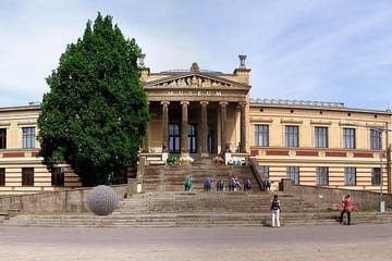 Schwerin Walking Tour: Castle, Cathedral, and Old Town Highlights