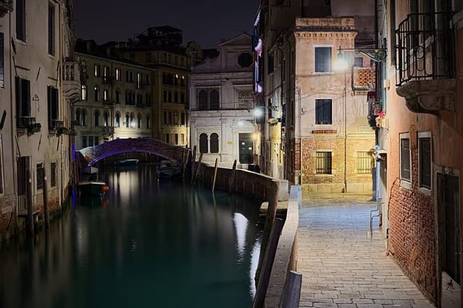 Venice by Night: Highlights & Hidden Gems Tour 9