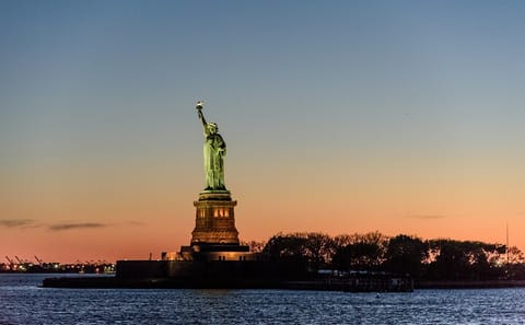 Brooklyn Night Tour: Explore New York City Lights by Bus