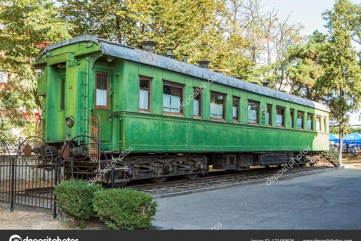 4 Full days in Georgia with private tour, free aiport