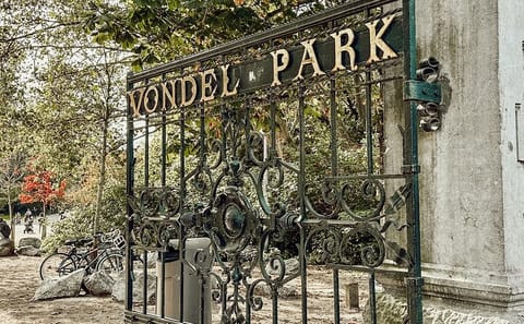 Private Photography Walking Tour in Amsterdam's Vondelpark