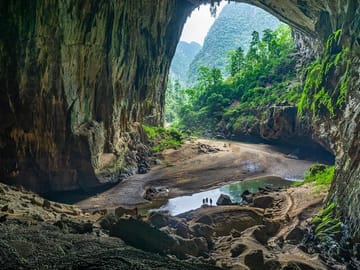 From Hue: Phong Nha Cave and Paradise Cave 2 Days Adventure