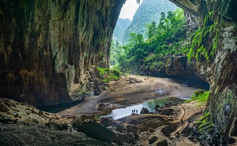 From Hue: Phong Nha Cave and Paradise Cave 2 Days Adventure