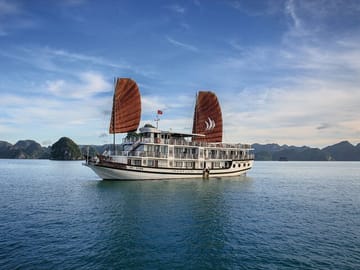 Halong Bay Overnight Cruise from Hanoi by Expressway Transfer