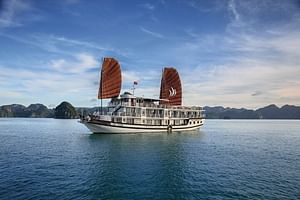 Halong Bay Overnight Cruise from Hanoi by Expressway Transfer