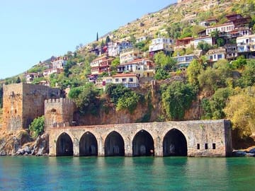 Alanya Grand Pirate Boat Tour with Lunch and Drinks