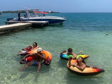 VIP Snorkeling and Boat Tour of Rosario Islands in Cartagena