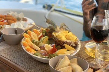 Rethymno: Luxury Sunset Cruise with Dinner and Drinks