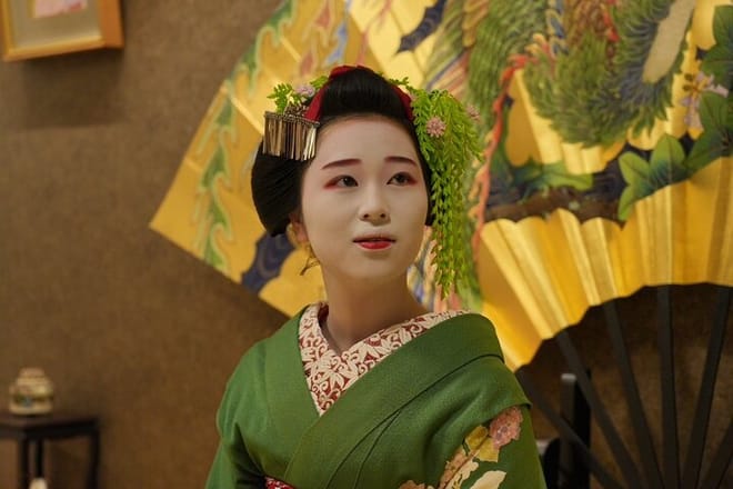 The Art of Geisha: Exclusive Show & Gion Walking Tour 10