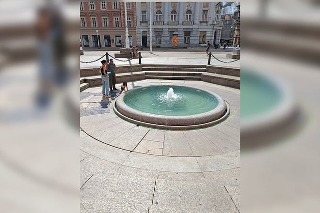 TOP Zagreb : Private Guided Tour with your mobile photo 2