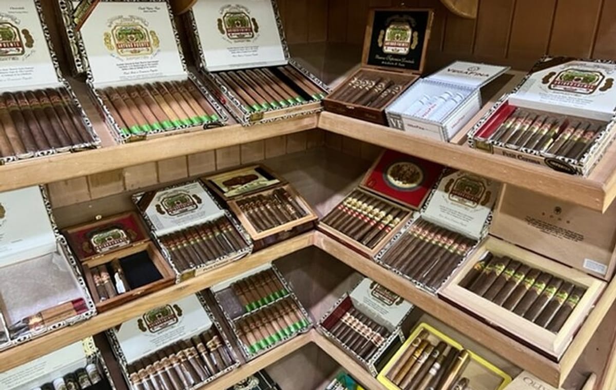 Guided Shopping Tour to Bella Mare Store (Cigars, Chocolate, Rum and Souvenirs)