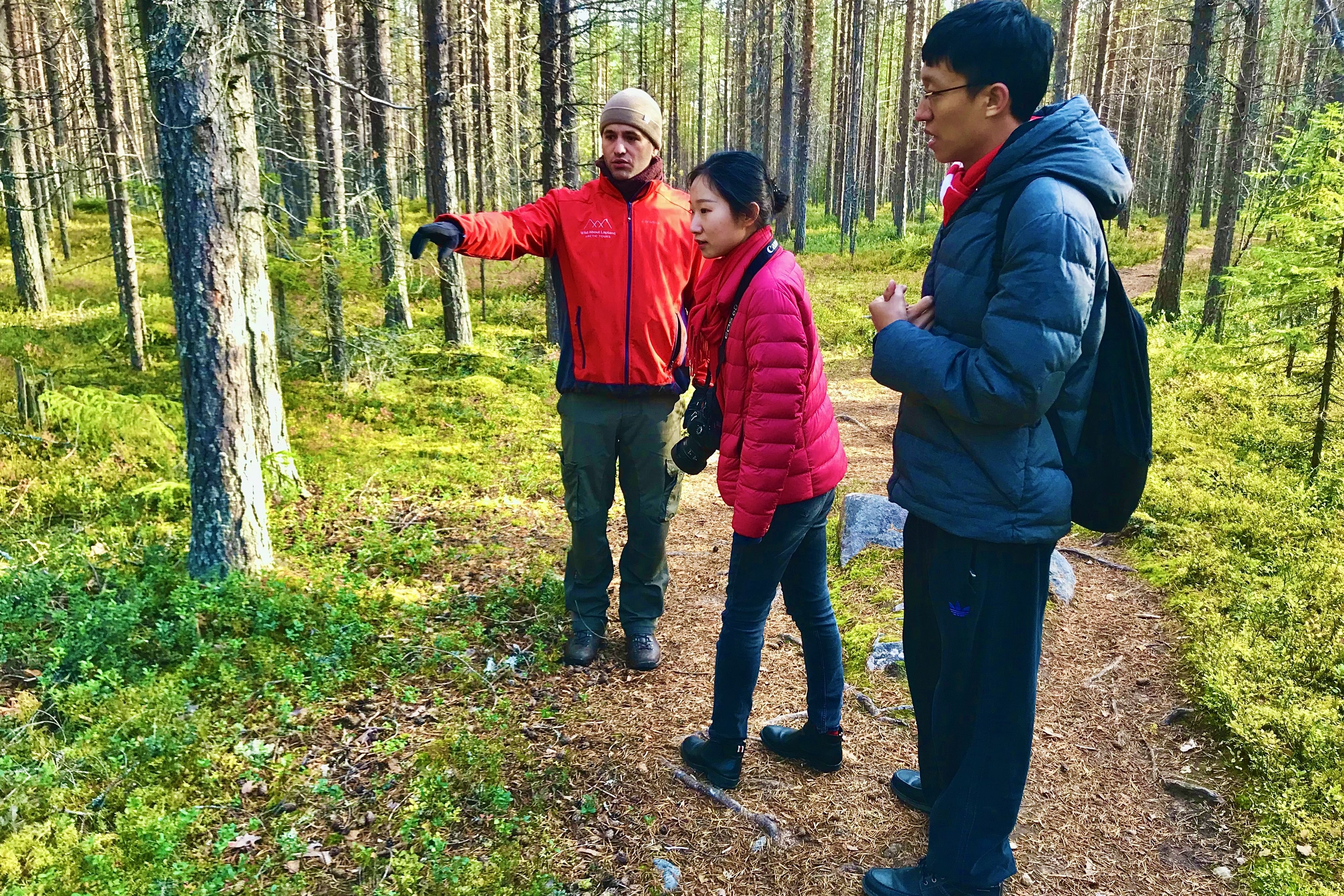 Teaching our guests about Arctic nature