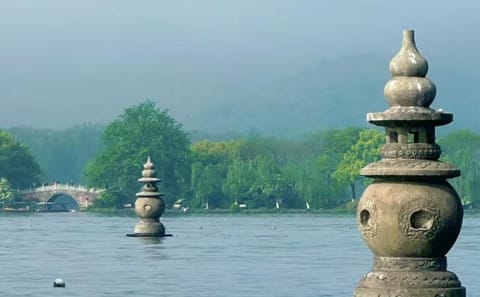 Private Day Tour of UNESCO West Lake in Hangzhou