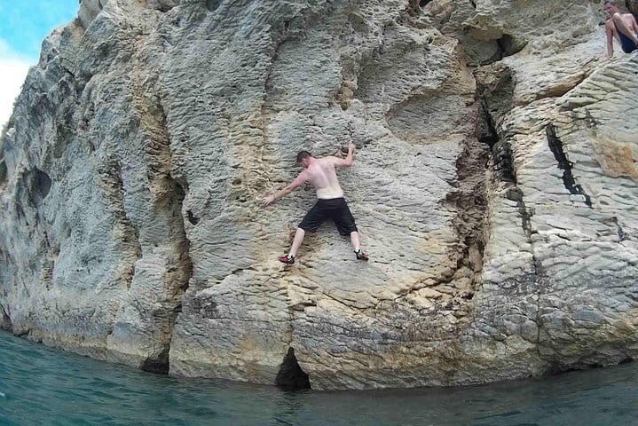 Deep Water Soloing &amp; Cliff Jumping in Split