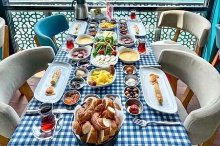 Istanbul Bosphorus Cruise with Turkish Breakfast