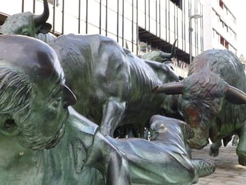 Pamplona Uncovered: Ultimate Legends & Bull Run Walking Tour