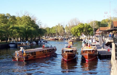 Tigre Delta Boat Tour with Lunch from Buenos Aires