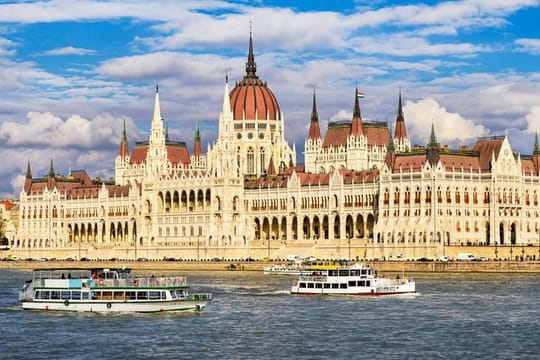 All-Day Private City Tour of Budapest with Lunch and Cruise