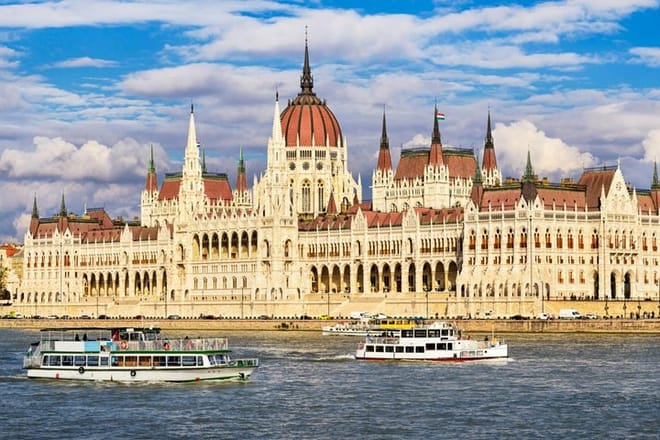 All-Day Private City Tour of Budapest with Lunch and Cruise