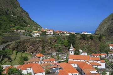 Half-Day Jeep Wine Tour and Sea Cliff Adventure in Funchal