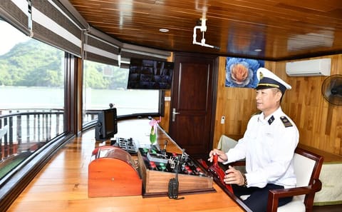 Sapphire Cruise Luxury Halong Bay Cruise Seaview Balcony Cabin